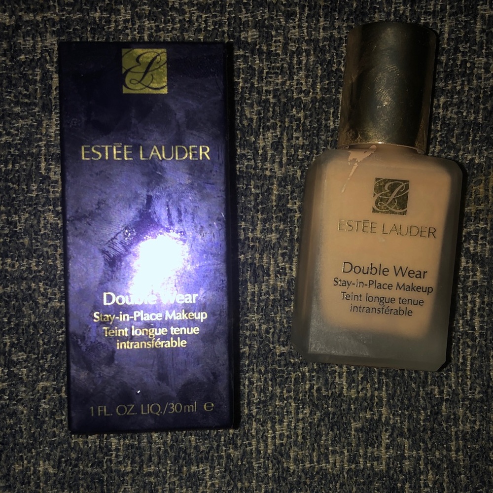 Estee Lauder Double Wear Foundation - Beige Bottle with Navy Box - Picture 2 of 7